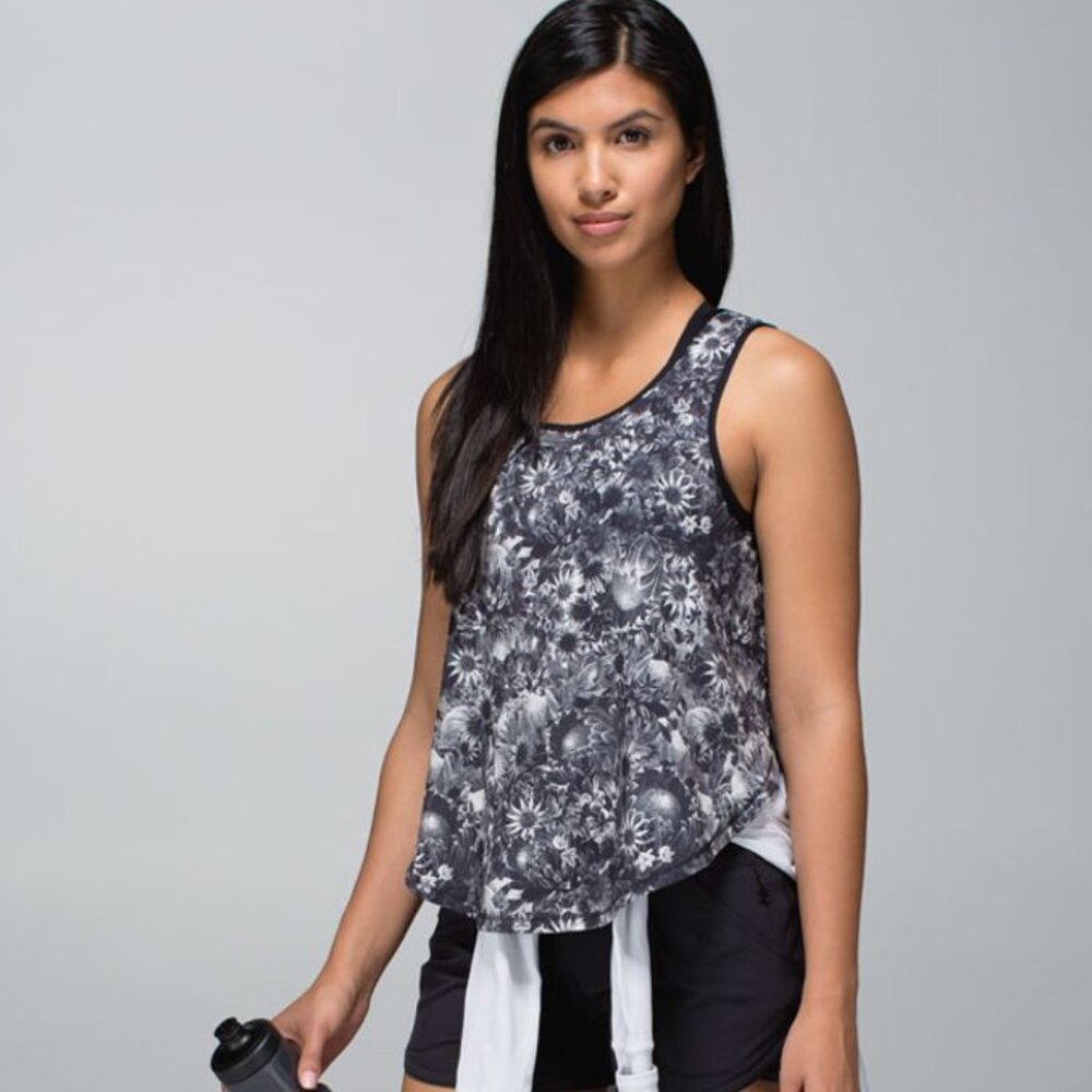 EUC Lululemon Run: Split Singlet *Flowabunga Black Angel Wing / Black (US 10)